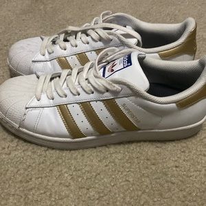 Size 9 superstar
